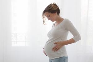 pregnant woman holding her pregnant belly